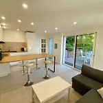 아파트 Renovated 1-bedroom With Sea View And Large Balcony Aiguebelle