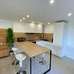 Renovated 1-bedroom With Sea View And Large Balcony Aiguebelle 아파트 *