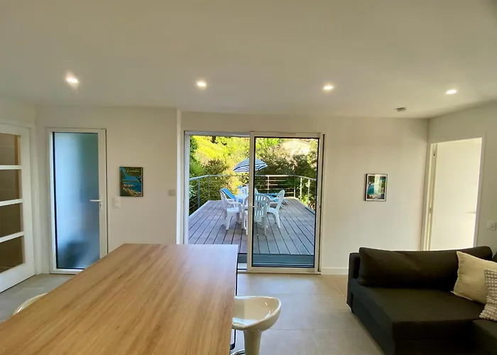 Renovated 1-bedroom With Sea View And Large Balcony Aiguebelle Apartamento