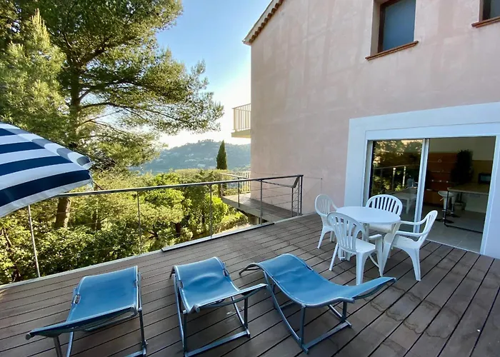 Apartamento Renovated 1-bedroom With Sea View And Large Balcony Aiguebelle